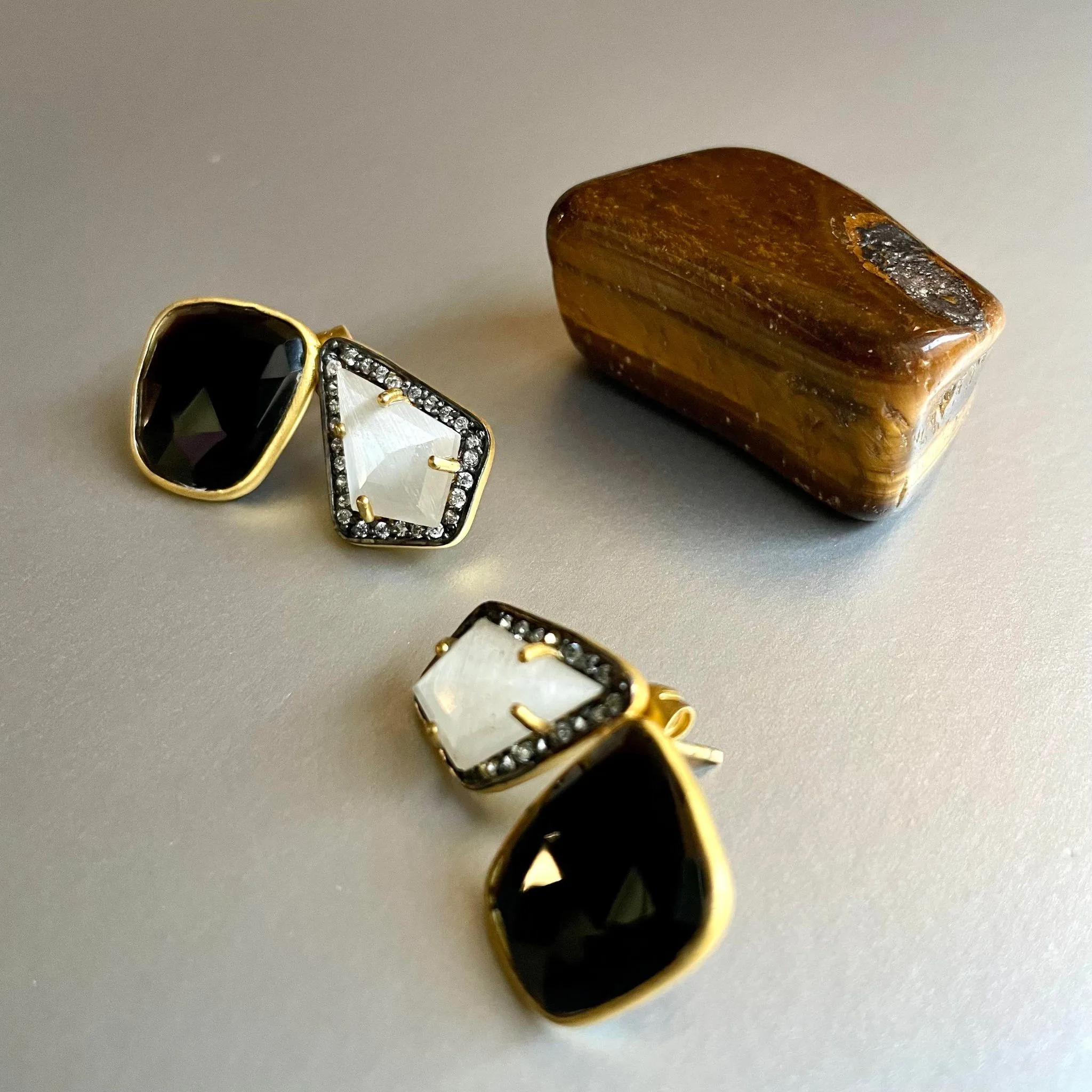 Catalina Studs With Black Onyx/Moonstone