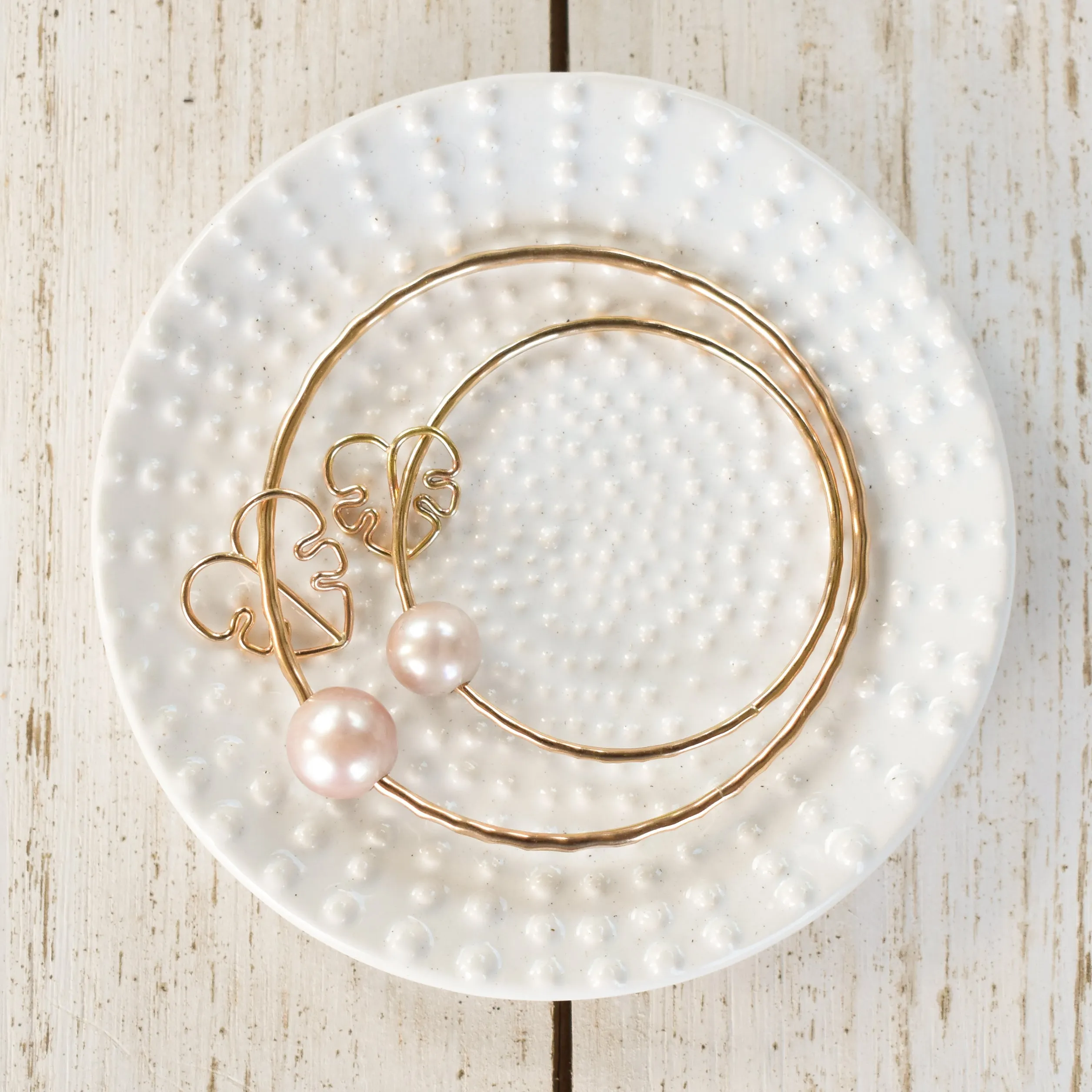 Keiki Edison Pearl Bangle with Monstera Charm