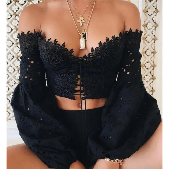 LADY LOVE LACE TOP - BLACK