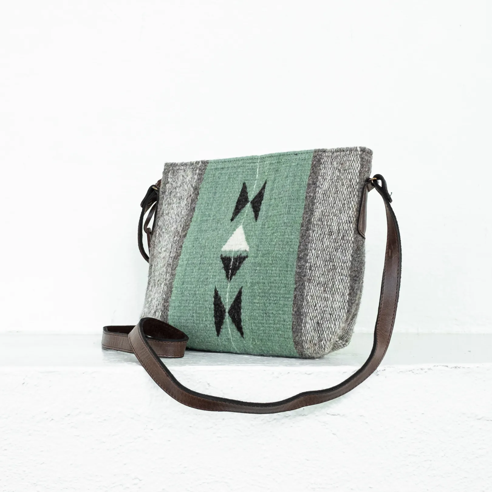 Raizes Crossbody