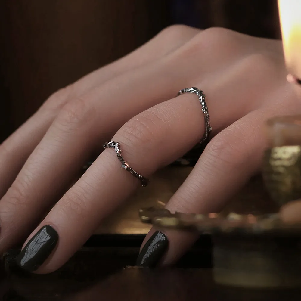 Silvestre Single Wishbone Gothic Thorn Branch Ring